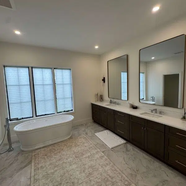 Bathroom with a bathtub and vanity
